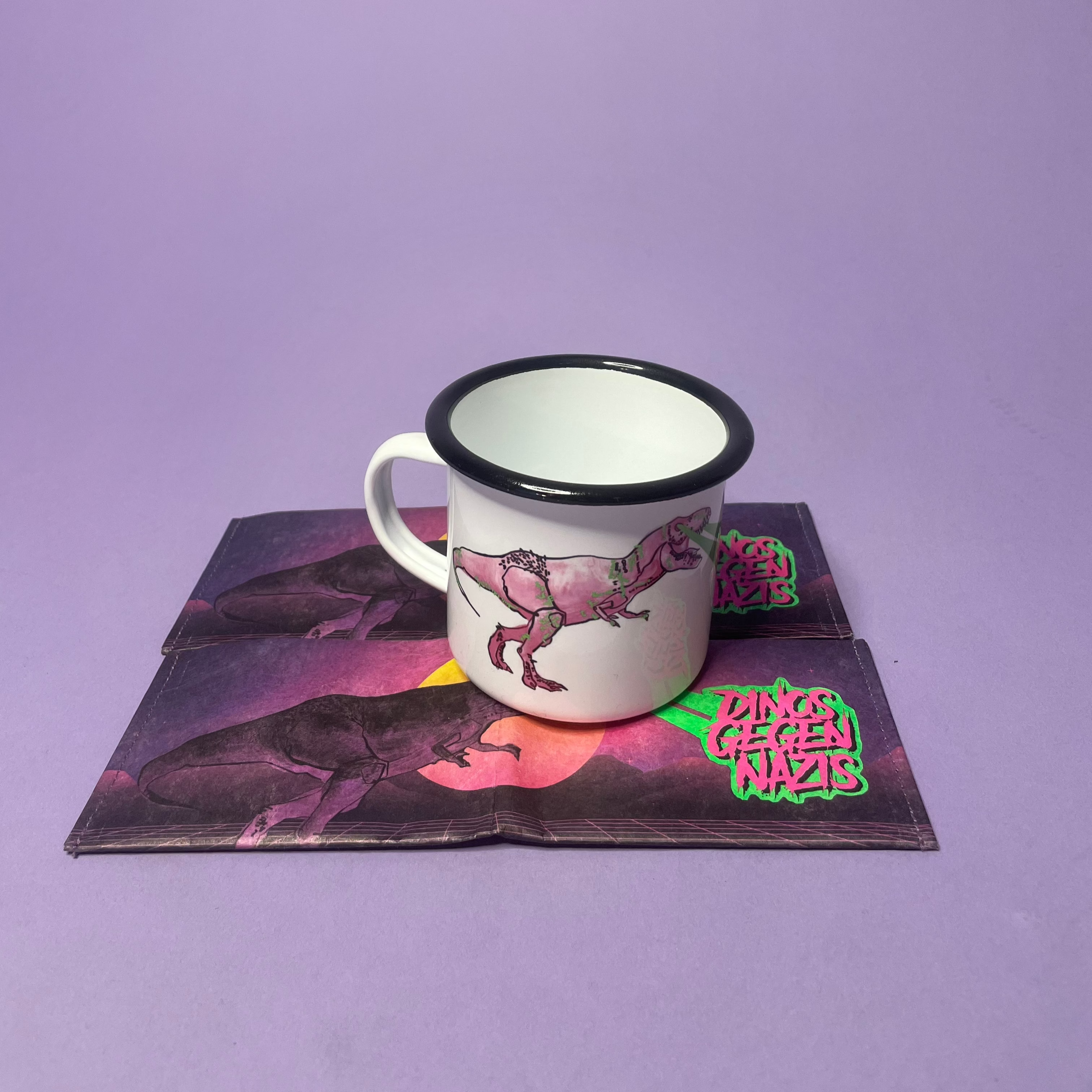 Dinos gegen Nazis Laser Tasse "Bzooooom"